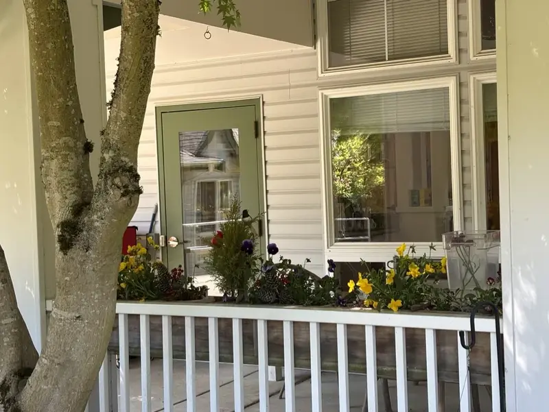 The Broadview Center | What Sets Boutique Senior Living Apart from Traditional Senior Communities?